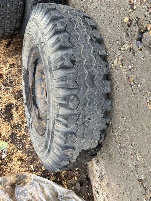 Гуми за УАЗ в много добро състояние