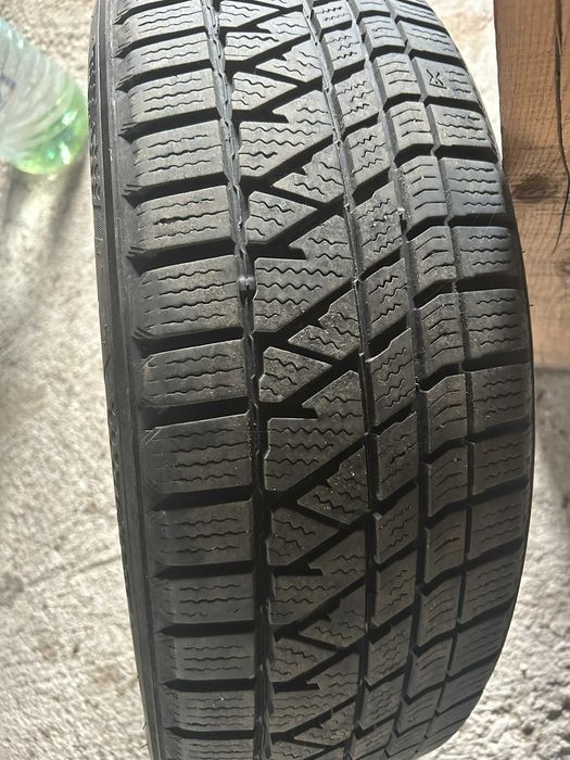 зимни гуми 215-65R17