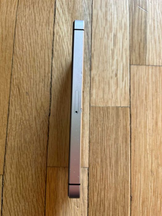 iPhone SE 32GB (първо поколение от 2016 г.)