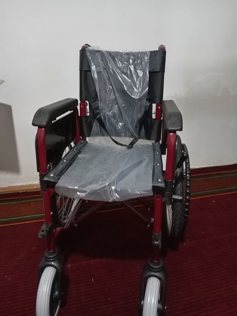 Nogironlar uchun möljallangan bolalar aravachasi