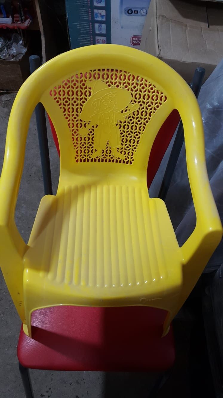 Продаю пластмассовые стульчики для детей,за 2000тг каждую