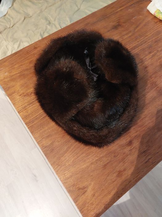 Обмен две норковые шапки одна формовка новая,вторая ушанка б/у