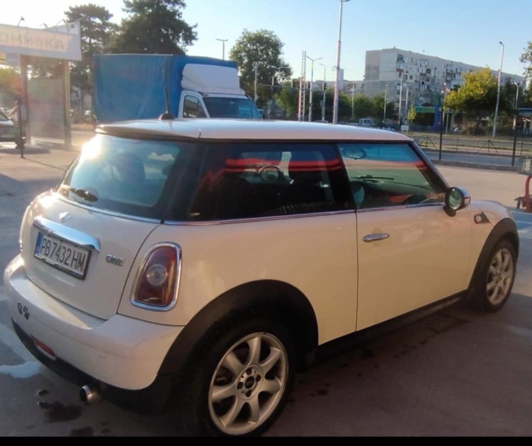 Автомобил Mini Cooper One