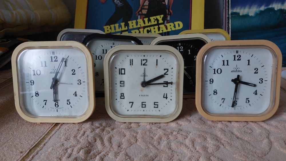 ceas de masă Aradora