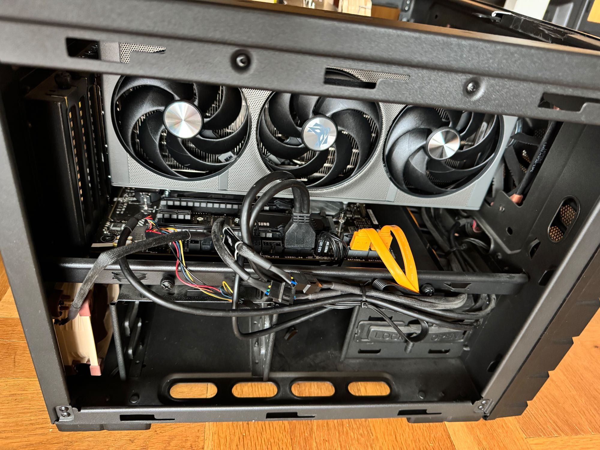 Геймърски настолен компютър PC RX9070XT, i7 13700k, 32GB DDR5