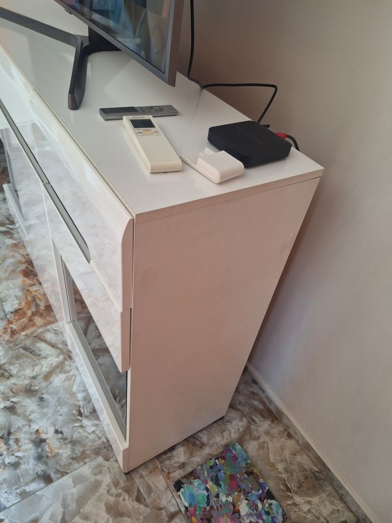 Скрин за телевизор.