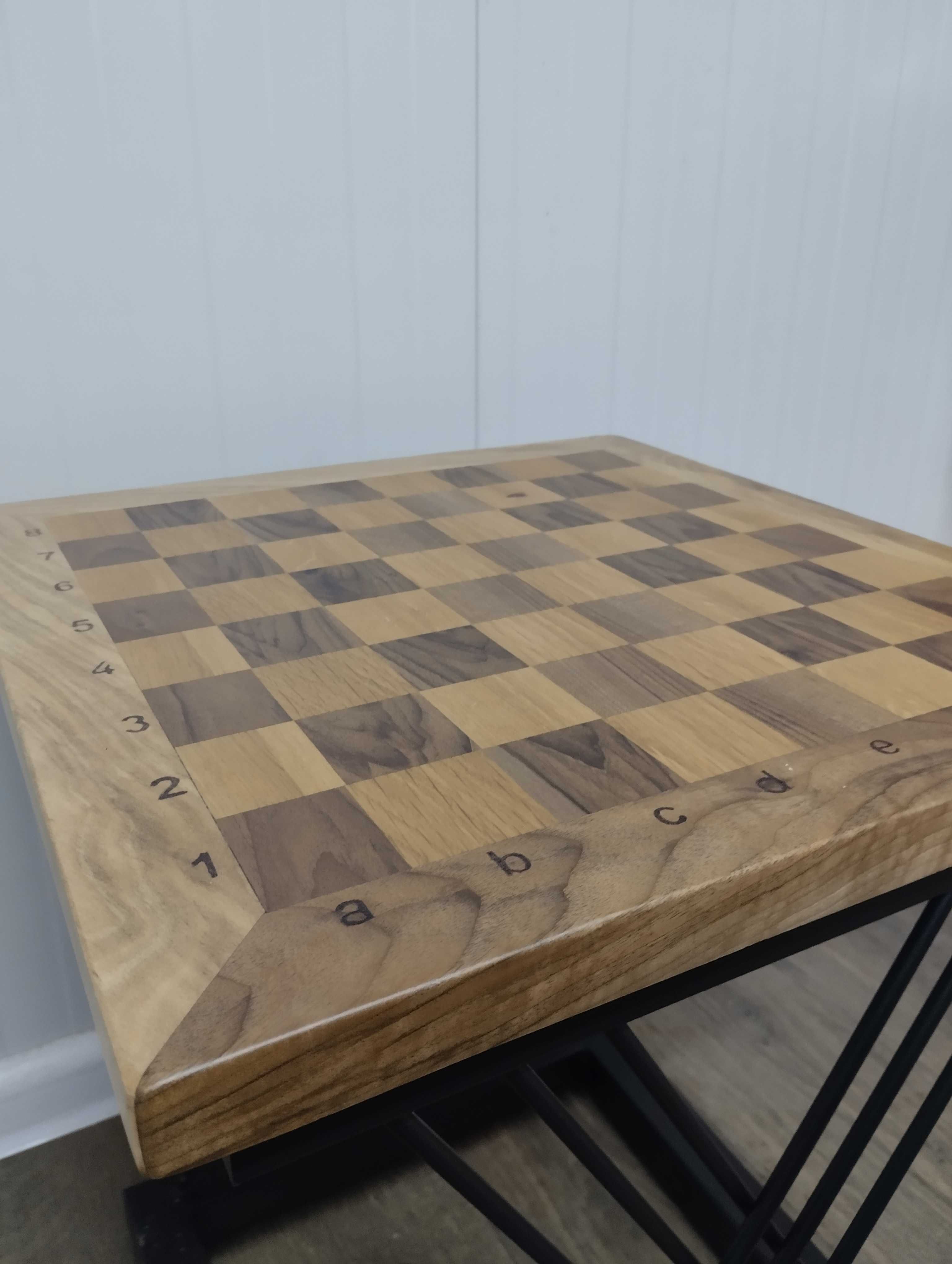 Дървен шах с метална основа