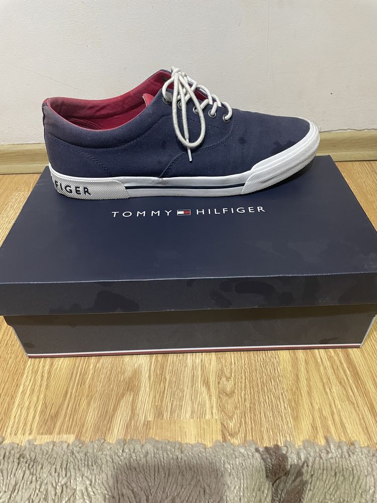 Teniși Tommy Hilfiger, originali, mărimea 44