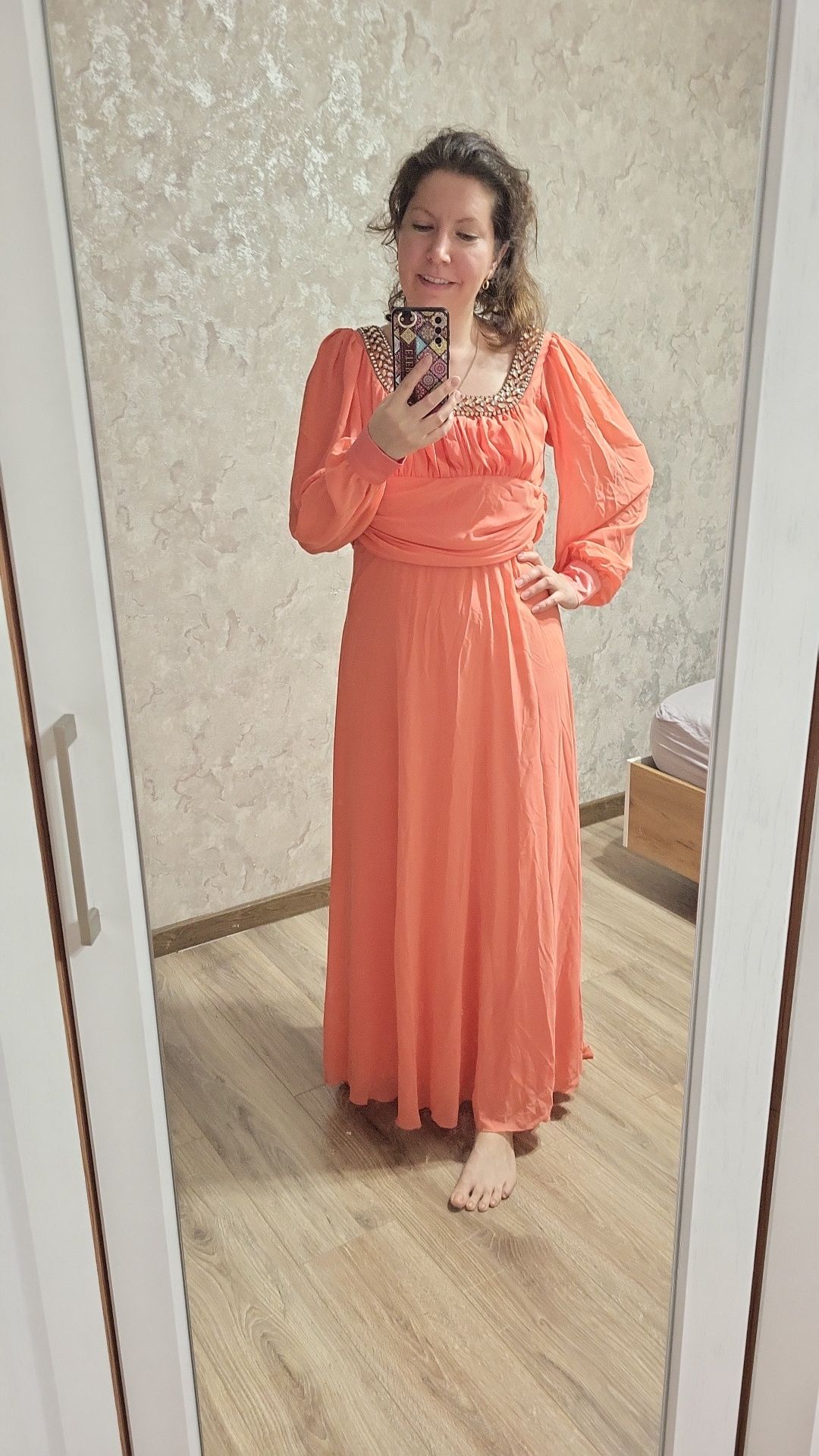 Продам нарядное платье персикового цвета46-48 размер