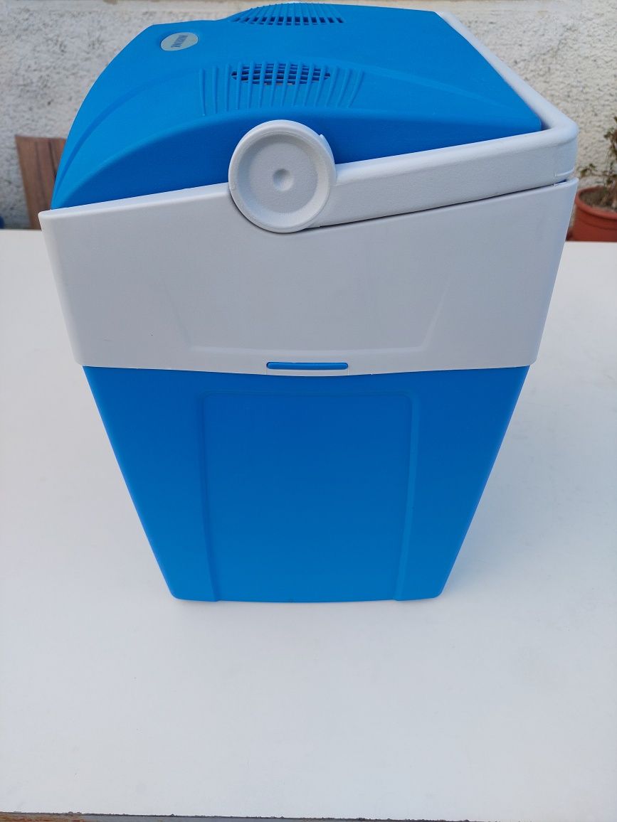 Camping cool box