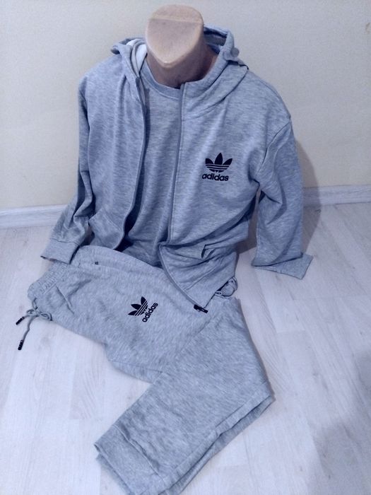 Trening baieti Adidas din 3 piese.