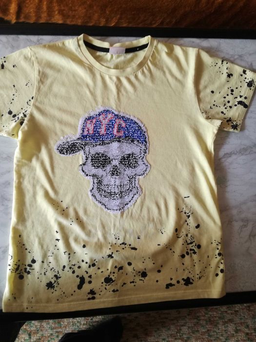 Продавам детска фланелка с къс ръкав,с рисунка с паети-BUSEN