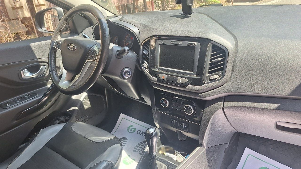 Срочно продаётся автомобиль Lada XRay Cross