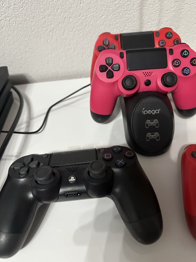 Play station 4 Pro 1TB