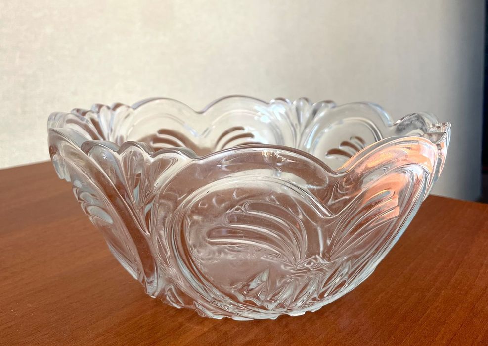 Продам стеклянную вазу