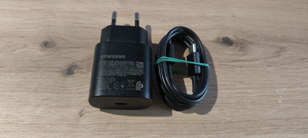 Зарядно устройство Samsung EP-TA800