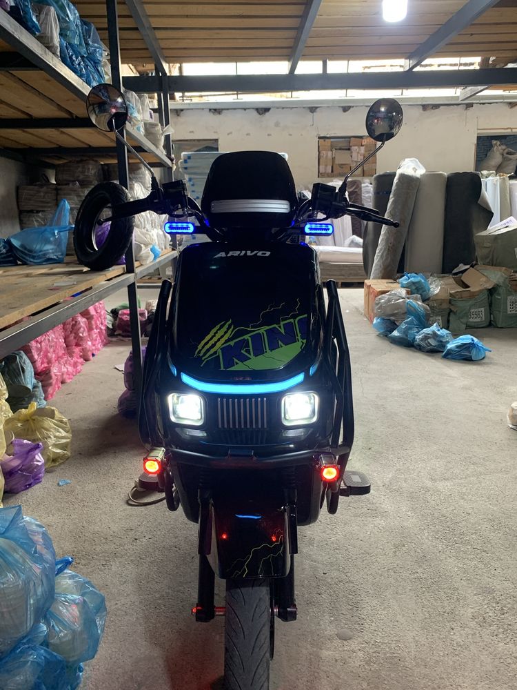 Skuter ariva 700