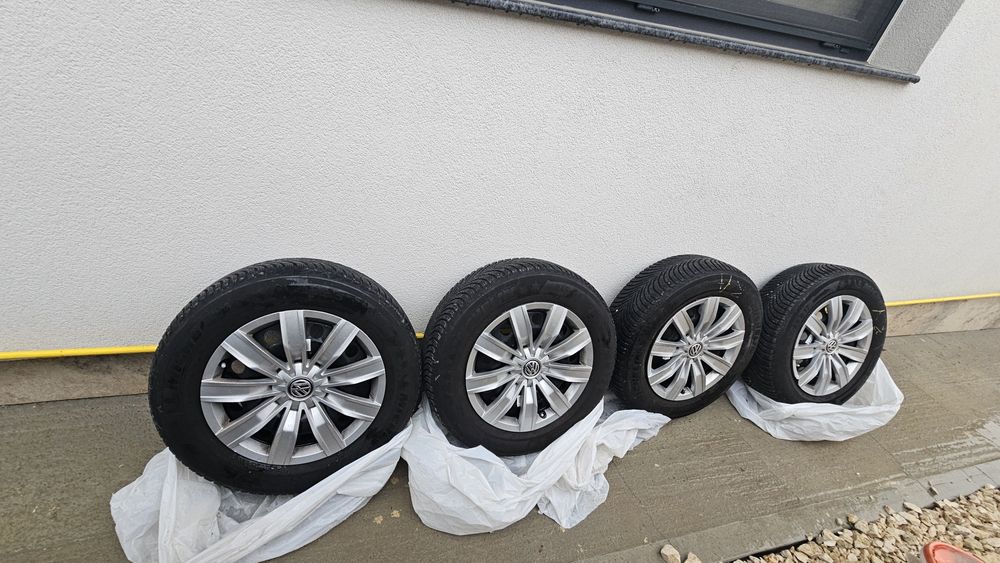 Set 4 jante tiguan cu anvelope iarna 215 65 17 Michelin