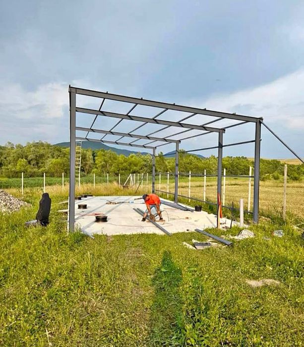 Vand hale metalice avem pe stoc asiguram transport si montaj rog serio