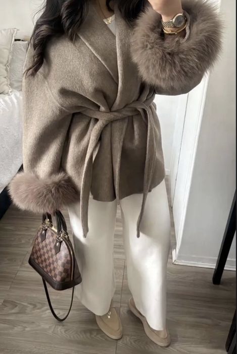 Пальто с натуралтным мехом НОВОЕ