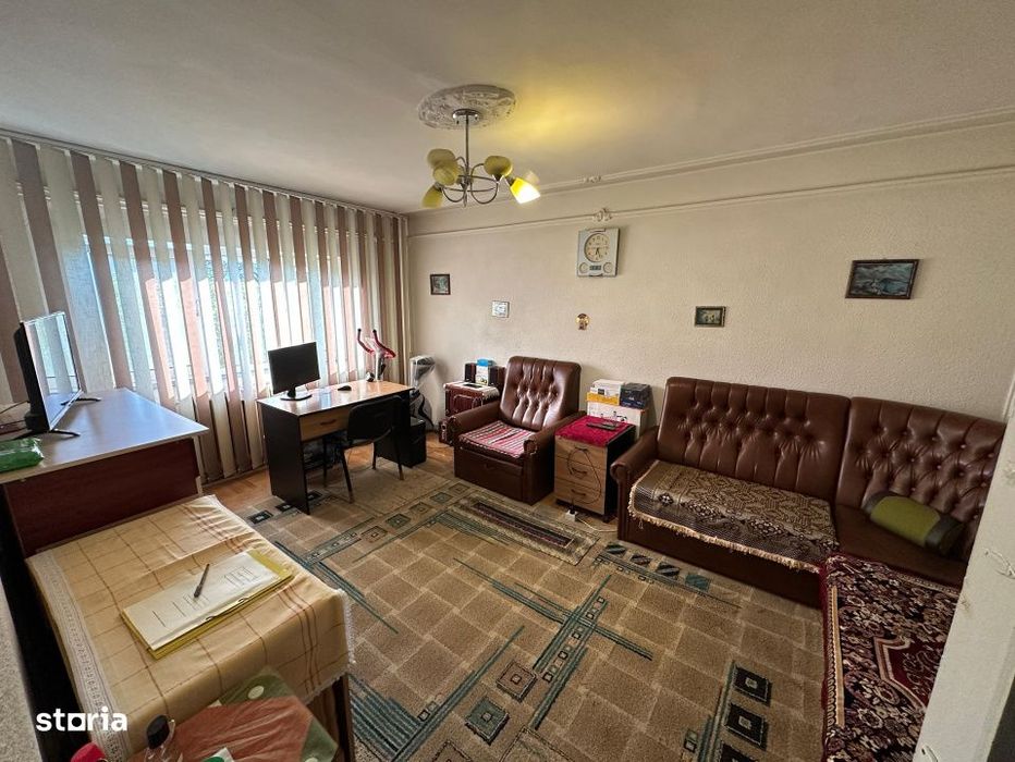 Apartament spatios cu 3 camere, 72 mp utili, etaj 4/4 – zona SUD