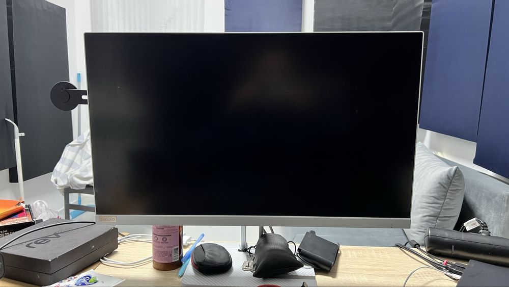 Монитор Lenovo. Диагонал 27”