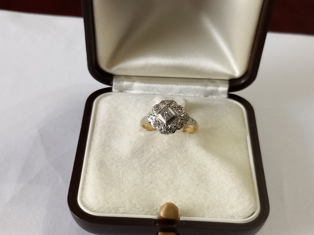 Inel 18k cu diamante 9 buc.