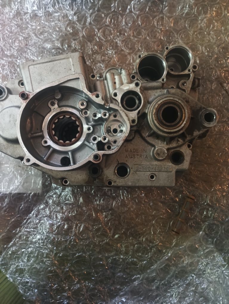 Продавам останали части за ktm