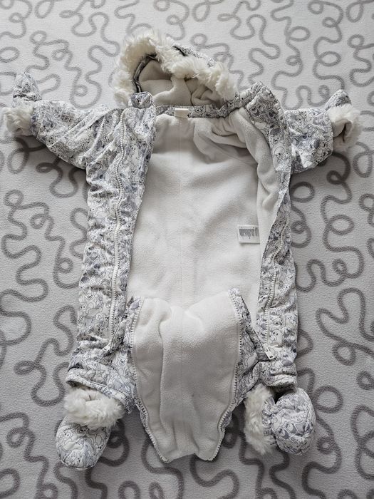 H&M бебешки космонавт 0-2м. 56 см. Не е носен. Само изпран.