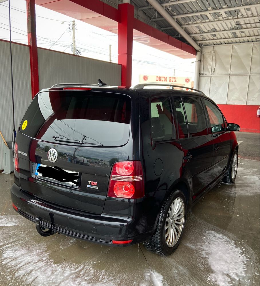 Volkswagen Touran cu 7 locuri cititi anuntul