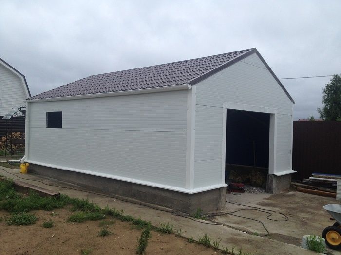 Garaj metalic din panouri sandwich 4 x 6.3m