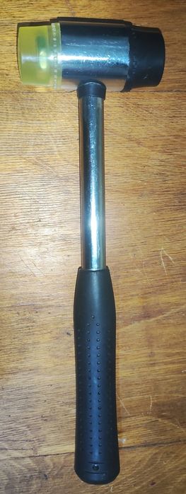 Молоток с резиновыми накладками. Киянка.