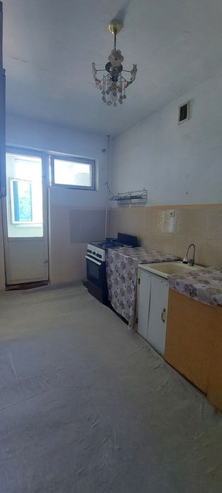 Srochno sotiladi 2 xonali kvartira  termiz shaxar markazi