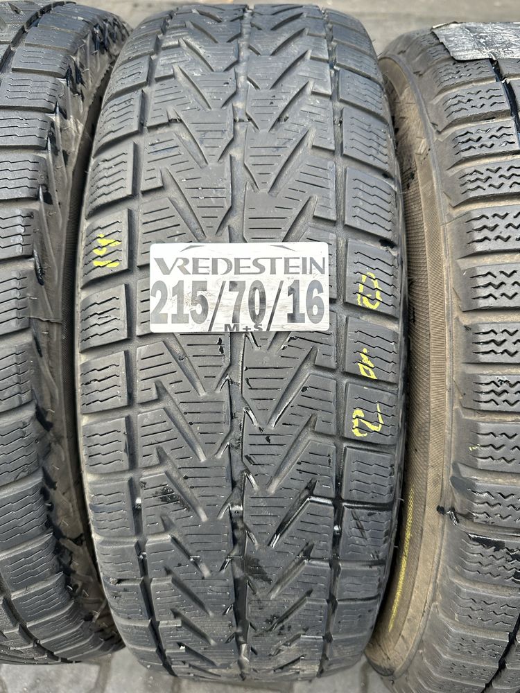 215/70/16 Kumho Vredestein M+S