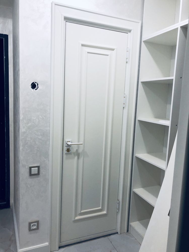 Eshik, zina va plyuntslarni ustanovka qilamiz