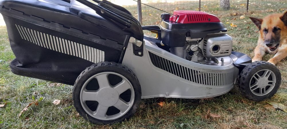 Masina de tuns iarba Honda cu carcasa din aliminiu
