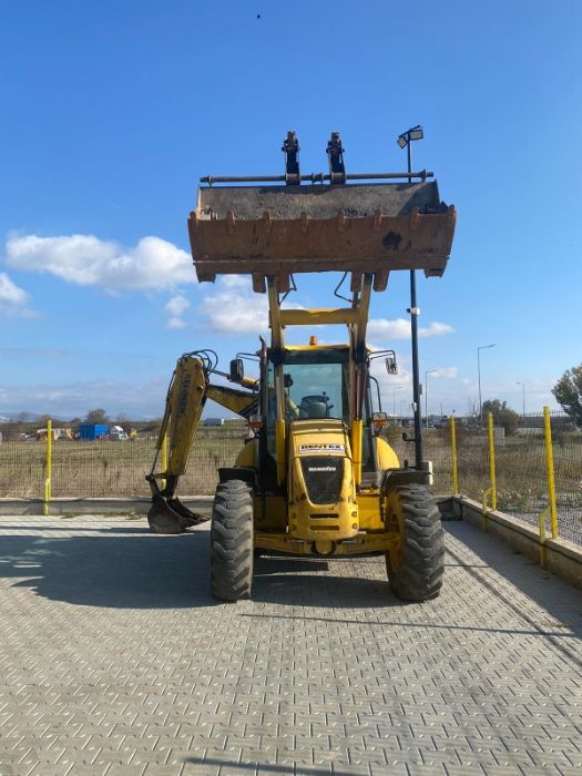 Комбиниран багер 8550 кг Komatsu под НАЕМ Rentex София