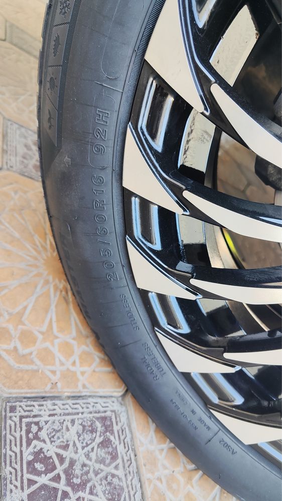 Maybach diska 16R sotiladi