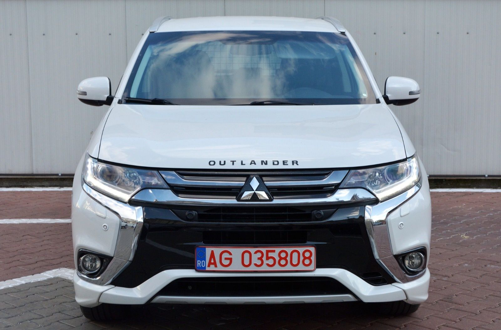 Mitsubishi Outlander/2.0 benzina hibrid/2015/automat