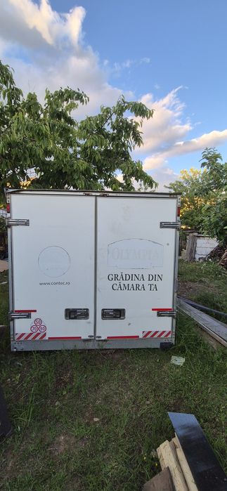 Vand container frigorific  sau schimb cu diverse lucruri.