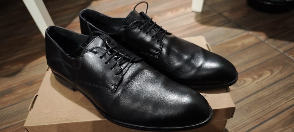 Pantofi 44 (44,5) negri de piele naturală, purtați o singură dată