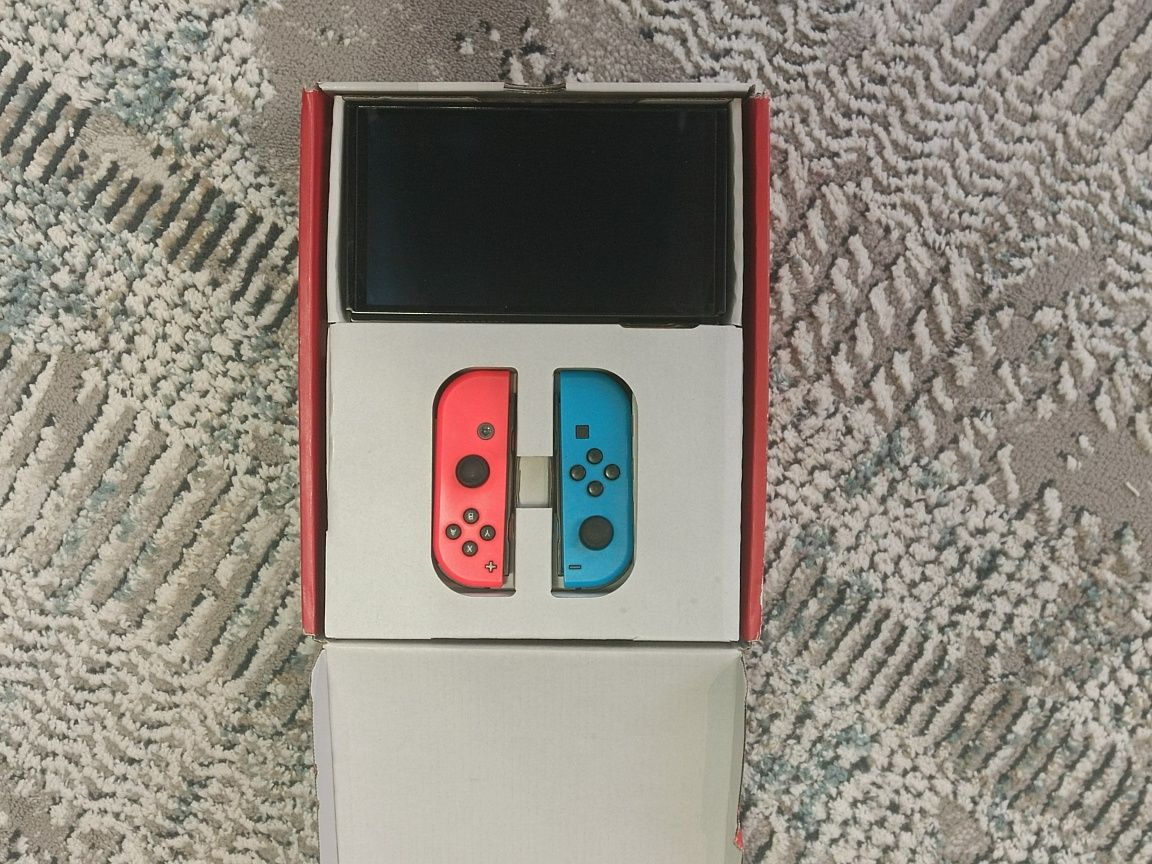 Switch OLED  полный комплект, отличное состояние