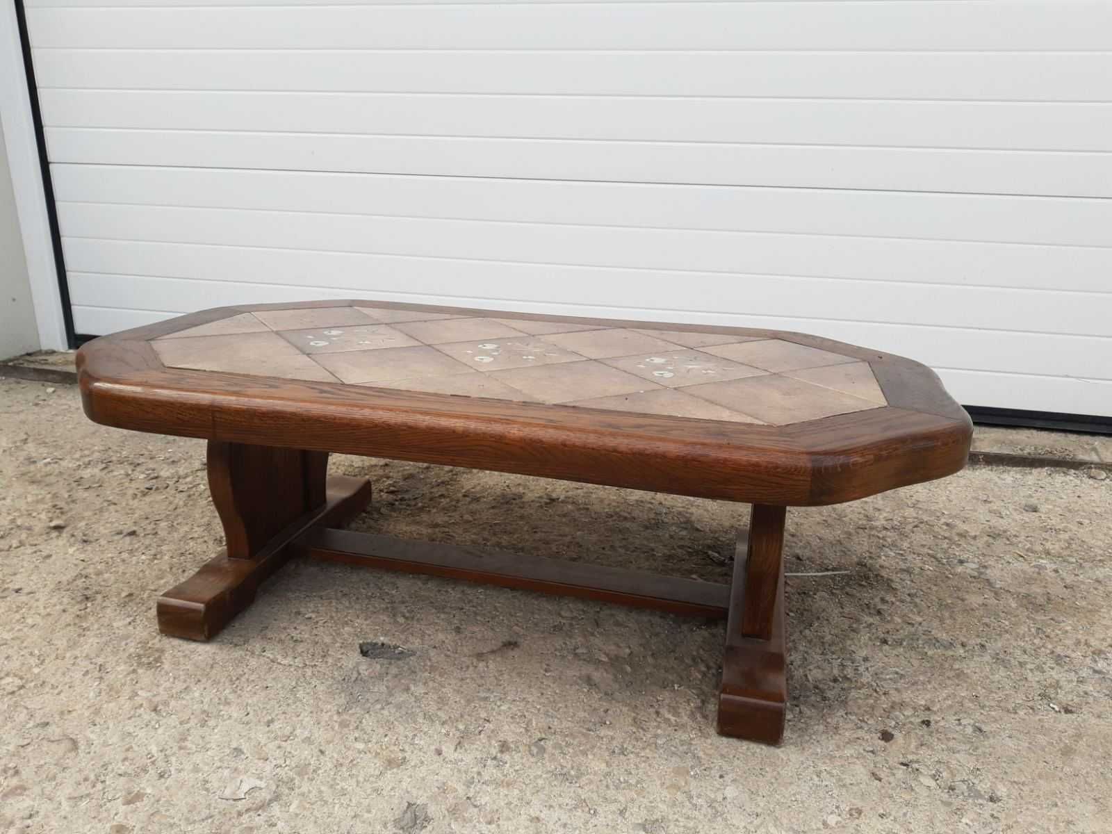 Масивна и тежка дървена холна маса с керамичен плот. Внос Холандия
