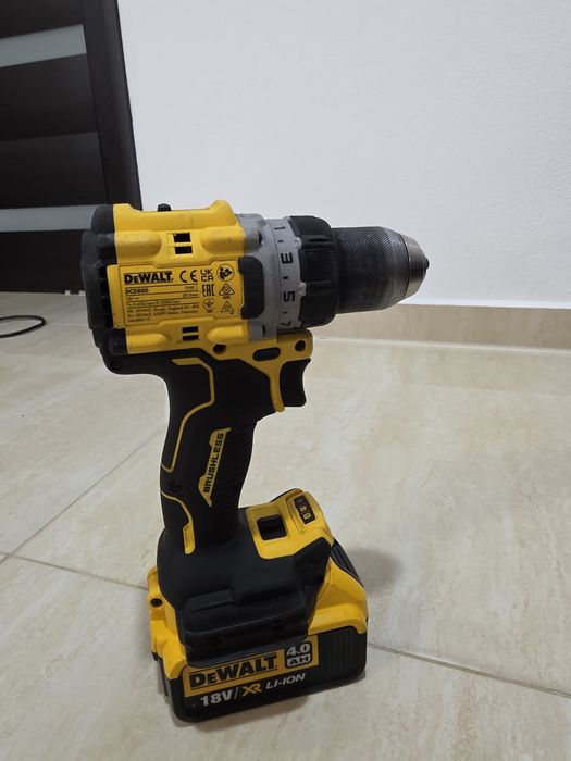 Autofiletanta masina de insurubat Dewalt DCD 800