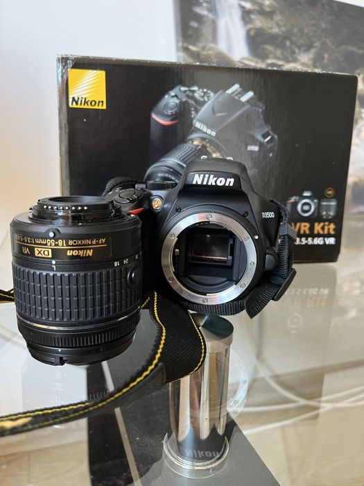 Aparat foto DSLR Nikon D3500, + Obiectiv AF-P 18-55mm VR
