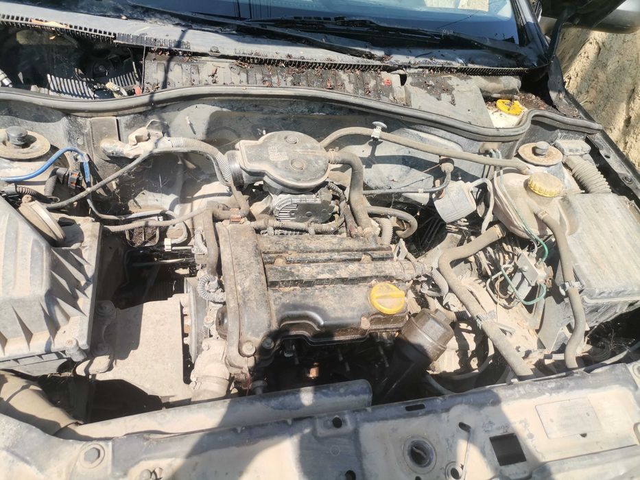 Продавам Opel Corsa 1.0 на части.