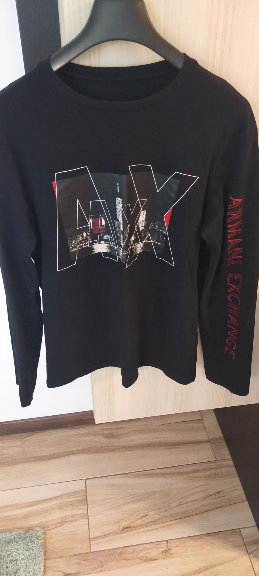 Vând bluza, maletă originală Armani Exchange