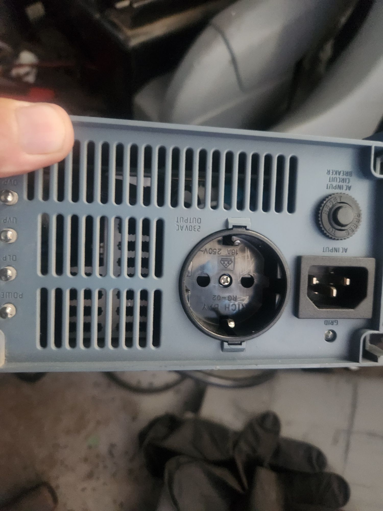 Invertor de tensiune auto  dometic PP1002