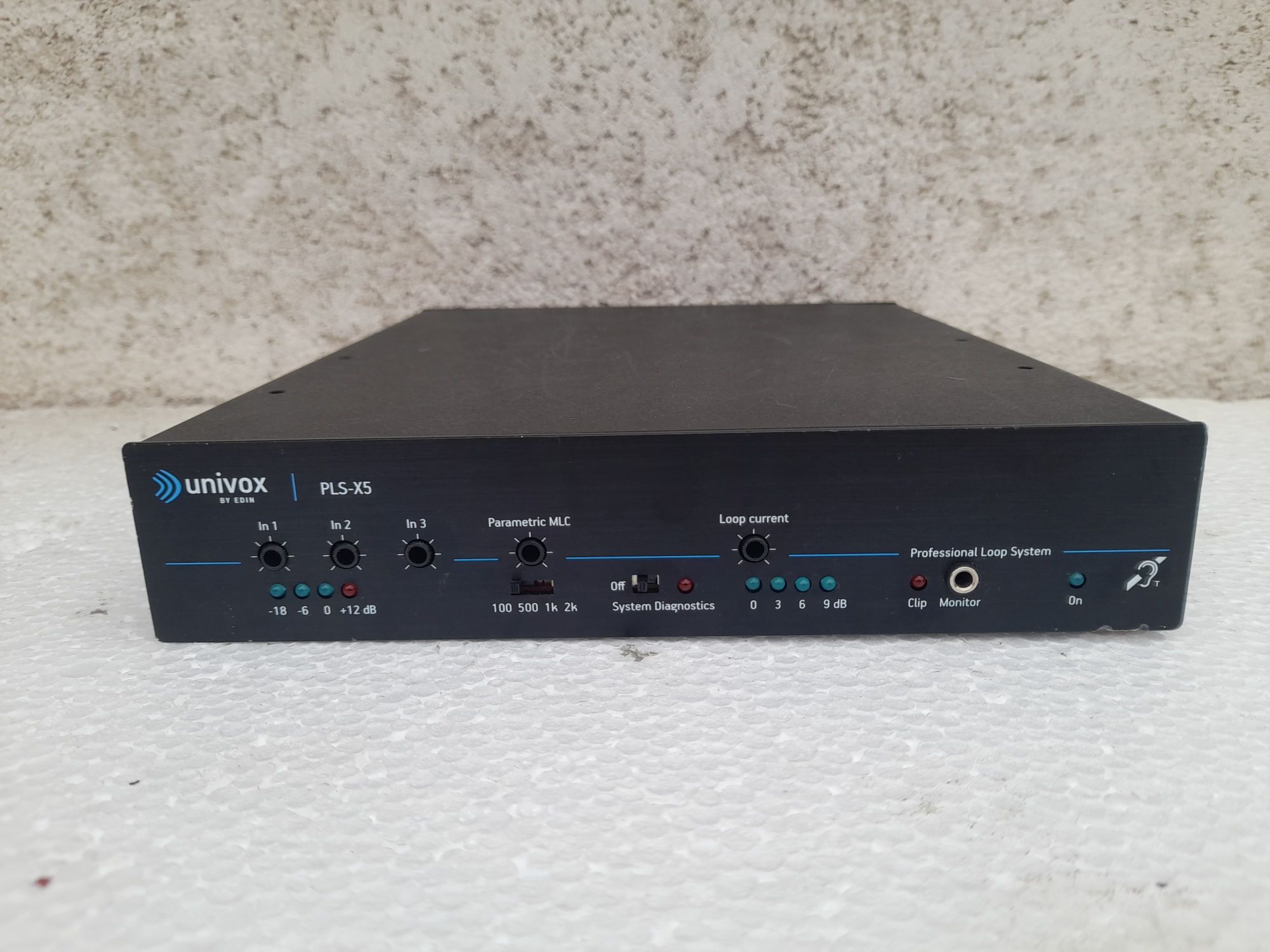 amplificator P.A. Univox PLS-X5  ( instrumente )