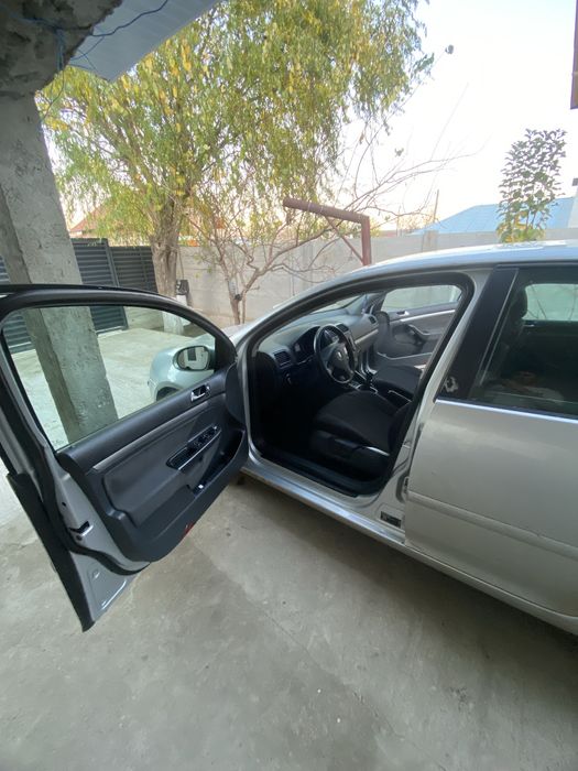 Golf 5 1.9 tdi  din 2004